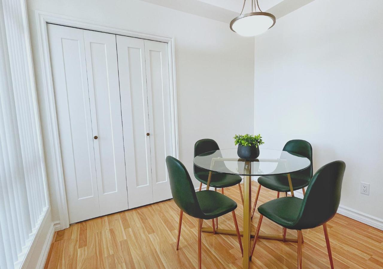 Downtown Waterfront Kelowna Oasis Newly Renovated 2Bed 2Bath Apartment Exterior photo