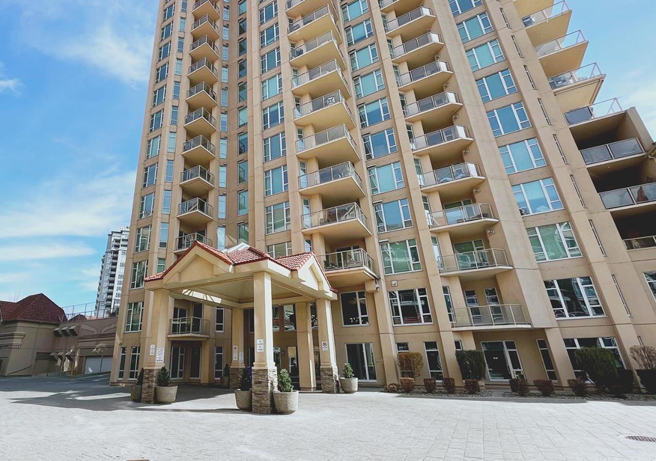 Downtown Waterfront Kelowna Oasis Newly Renovated 2Bed 2Bath Apartment Exterior photo